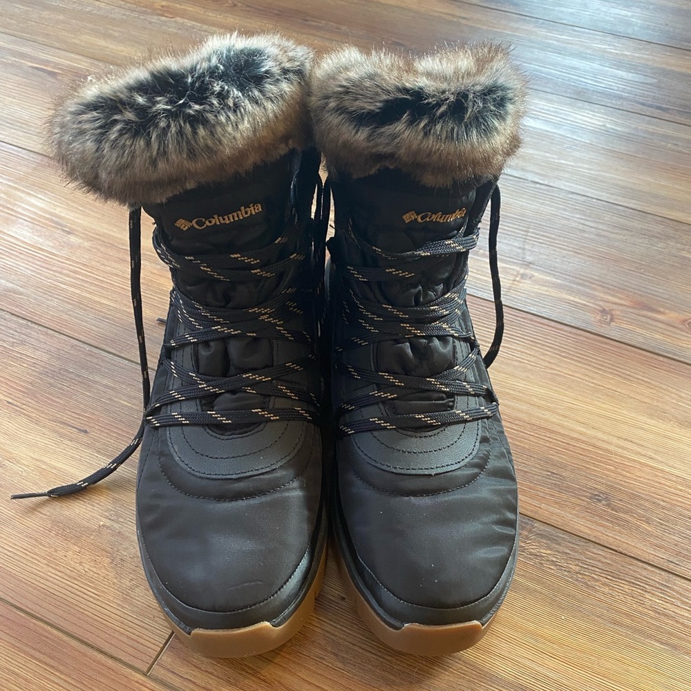 Columbia Women's Keetley Shorty Snow Boot size 11